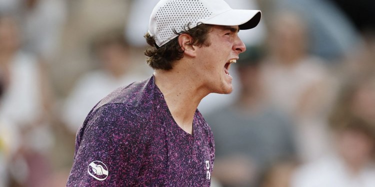 João Fonseca vira sobre croata e vai encarar Djoko em Roland Garros