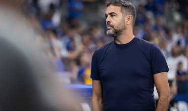 "Cínico e ingrato" e copo meio cheio: como Artur Jorge analisou empate do Cruzeiro com o Fluminense