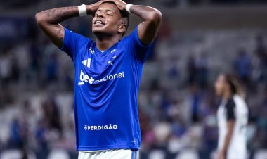 Atacante do Cruzeiro desabafa após ausência em lista do Equador para Copa: "Dói"