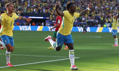 Raphinha, Vini Jr. e Douglas Santos se destacam nos números da estreia