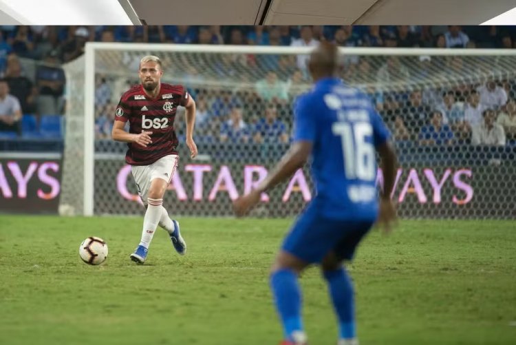 Atlético-MG acerta com zagueiro ex-Flamengo