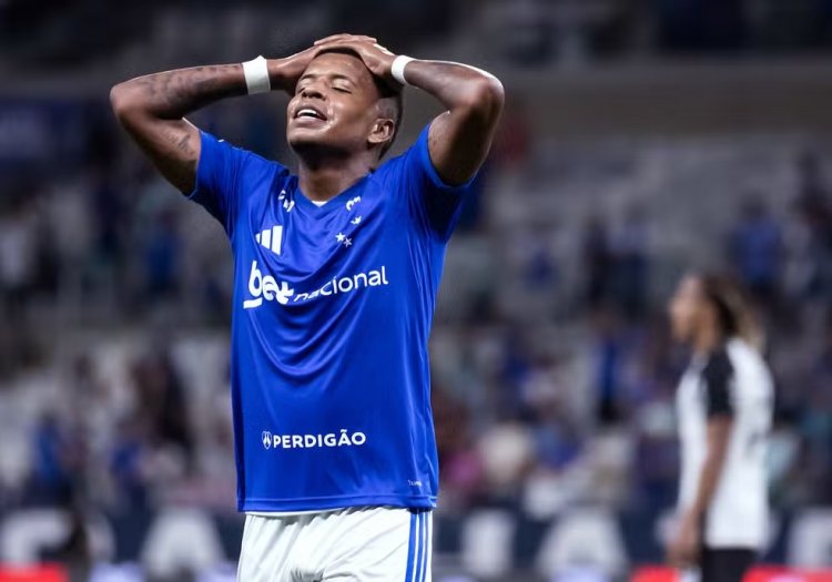 Atacante do Cruzeiro desabafa após ausência em lista do Equador para Copa: "Dói"
